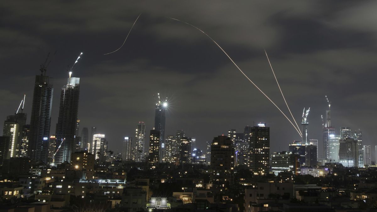 FOTO: Iron Dome v akci. Íránský útok na Tel Aviv přišel před svítáním