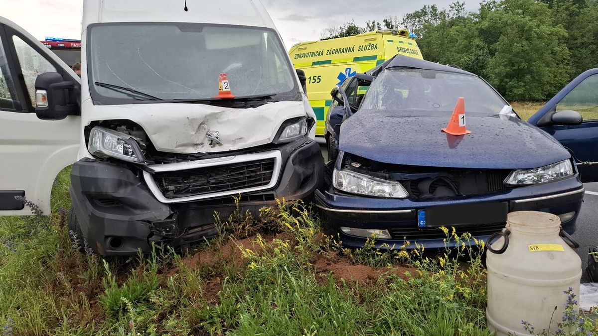 Na Olomoucku se srazila tři auta. Dva zranění