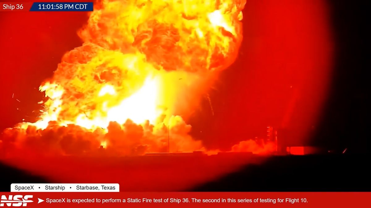Muskova vesmírná loď při testu vybuchla. Obří explozi zachytila kamera