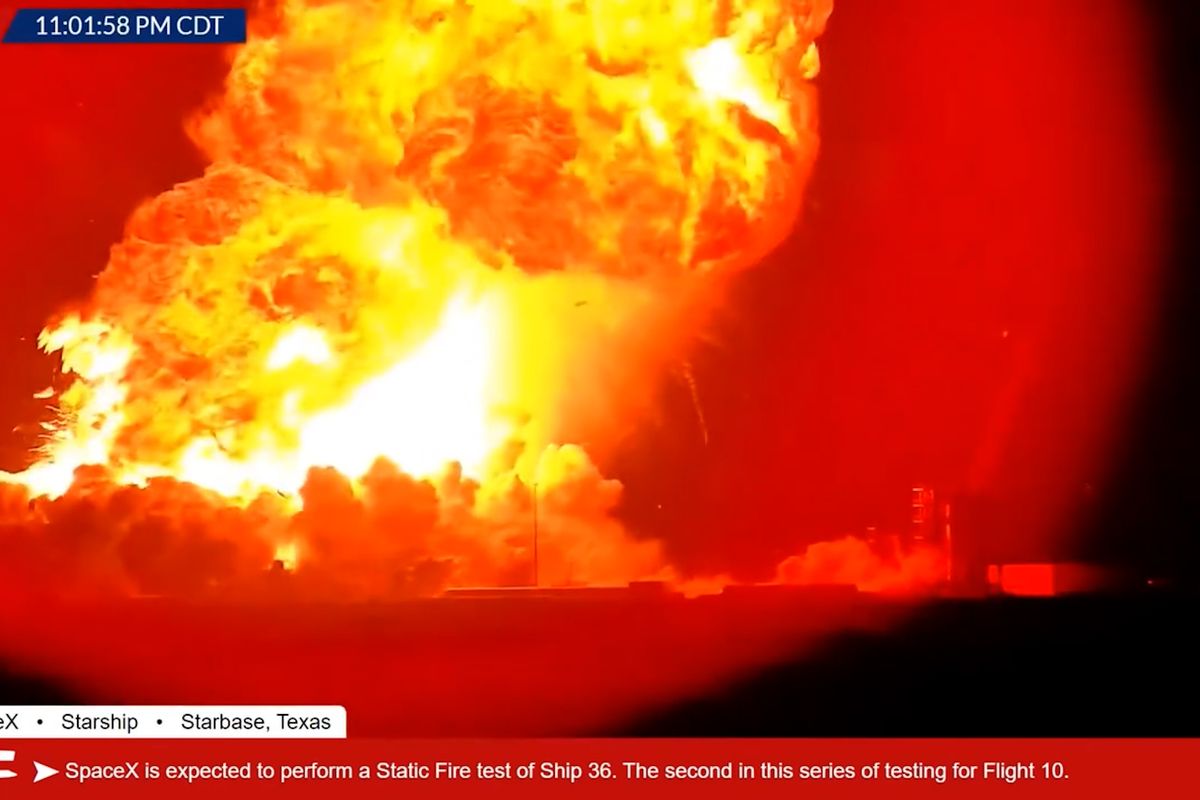 Muskova vesmírná loď při testu vybuchla. Obří explozi zachytila kamera