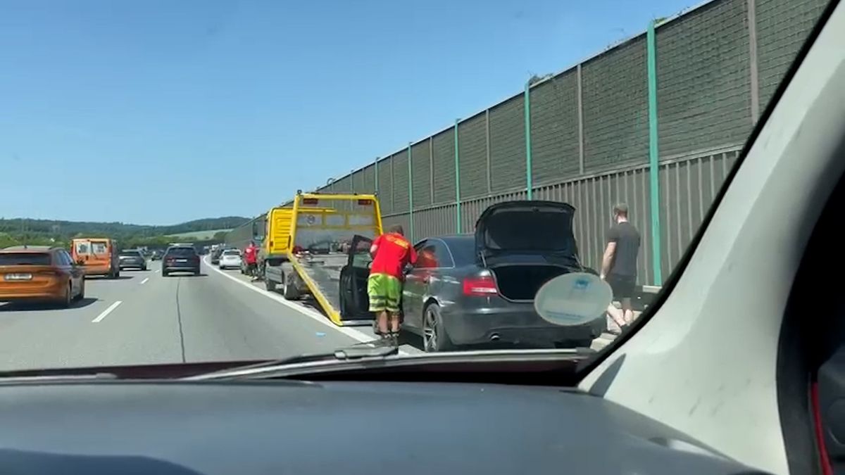 Hromadná nehoda uzavřela dálnici D1, tvořila se dlouhá kolona