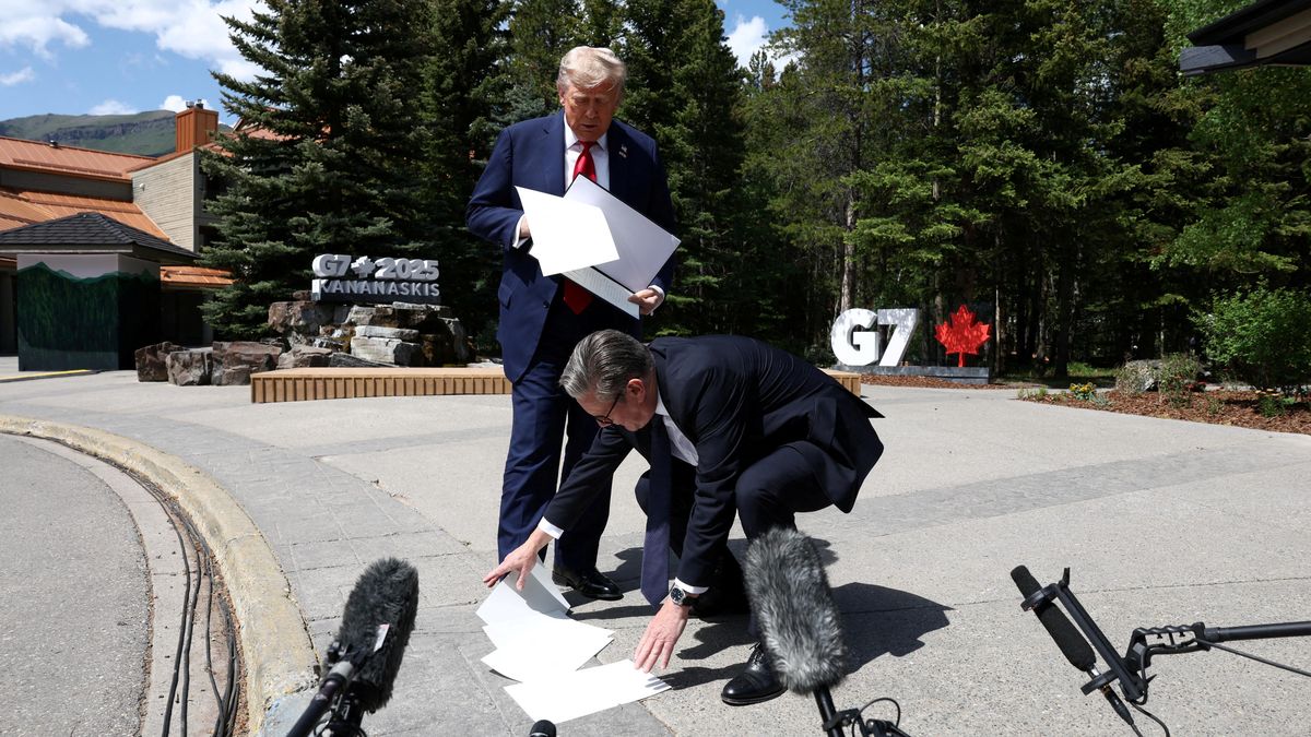 FOTO: Summit G7. Starmer sbíral Trumpovy papíry a Meloniová koulela očima