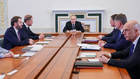 Poníženi operací Pavučina. Jestřábi z Kremlu tlačí na Putina, aby vyhlásil Ukrajině totální válku