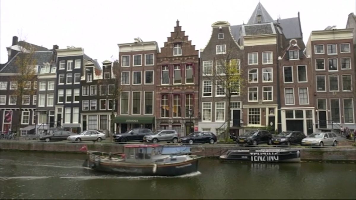 Peníze. I ty stojí za charakteristickou architekturou úzkých domů v Amsterdamu