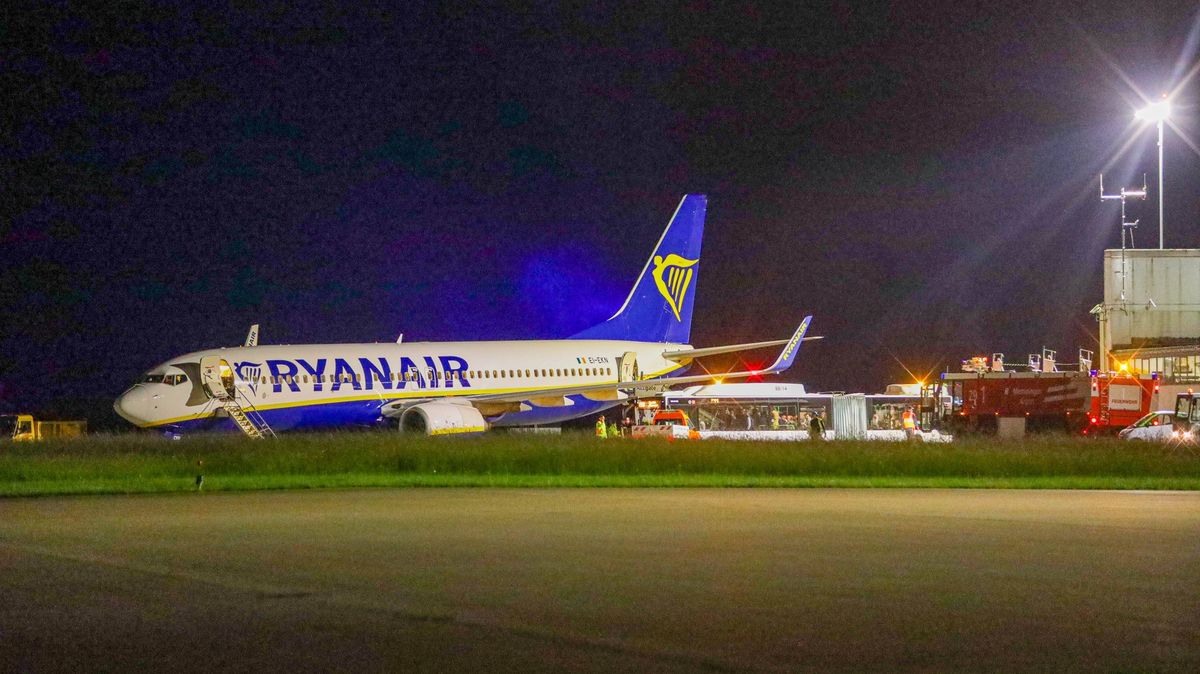 Letadlo v Bavorsku kvůli bouřkám nouzově přistálo. Lidé utrpěli zranění po turbulencích