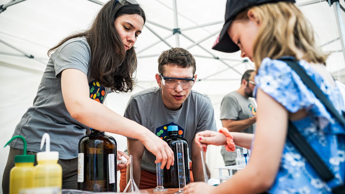 VědaFest v pražských Dejvicích chce poučit a pobavit všechny věkové kategorie