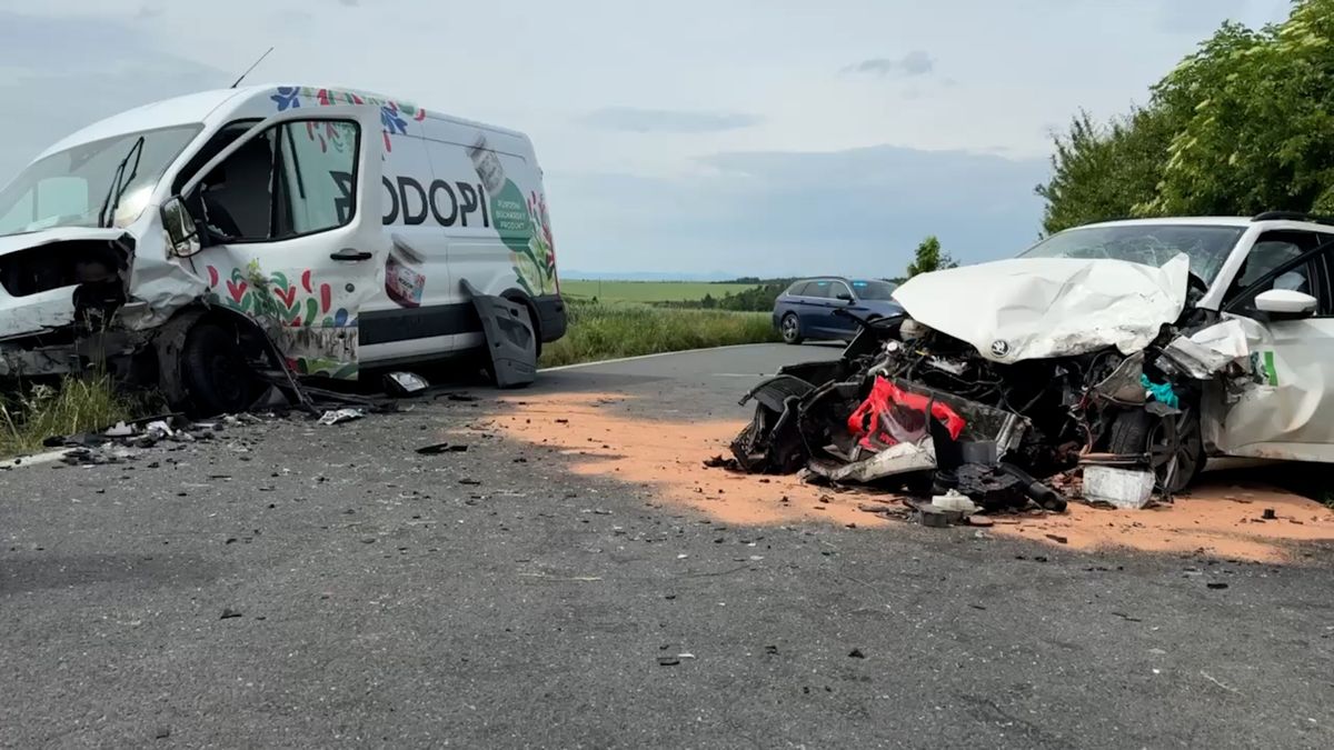 Dodávce na Kladensku vjel do cesty řidič auta. Před odletem do nemocnice nadýchal 2,5 promile