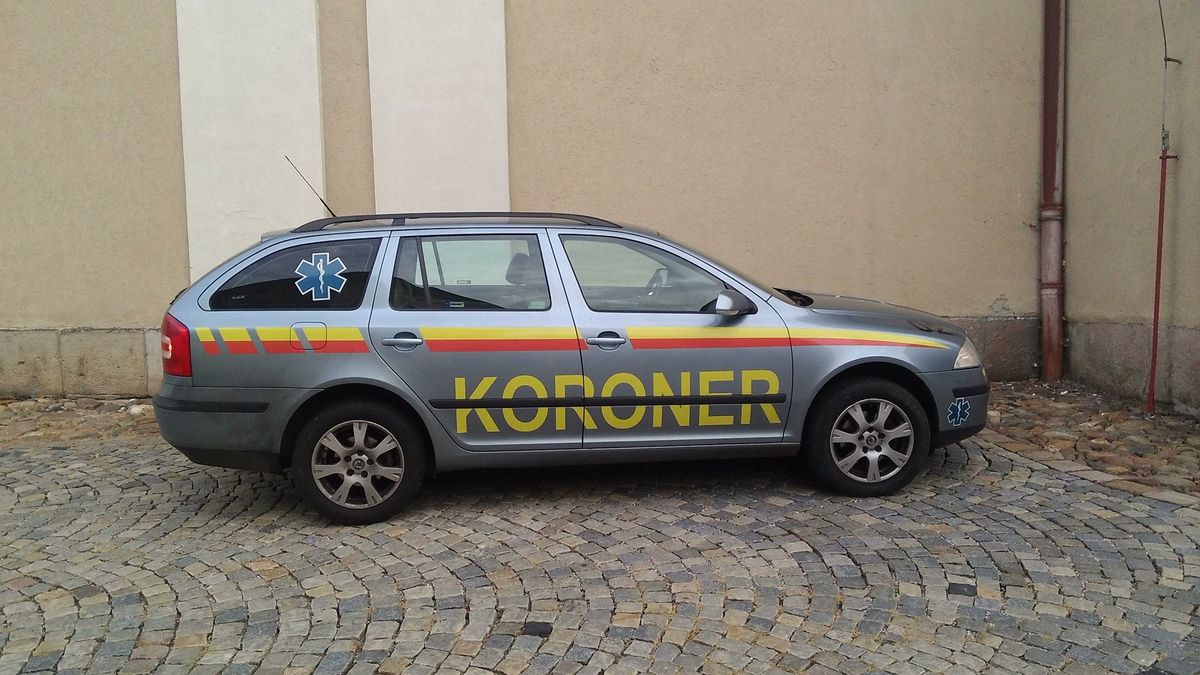 Žena z Plzně, která procitla v rakvi poté, co ji koronerka prohlásila za mrtvou, nakonec zemřela