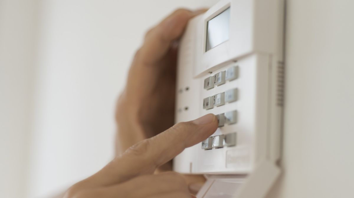 Squatteři ve Španělsku nelegálně obsadili dům a nainstalovali si do něj alarm