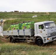 V Kazachstánu čekal sedm koní společný transport do reintrodukční stanice Alibi. Trval osm hodin. 