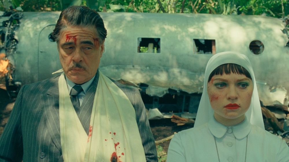 RECENZE: Wes Anderson se ve Fénickém spiknutí příliš opakuje