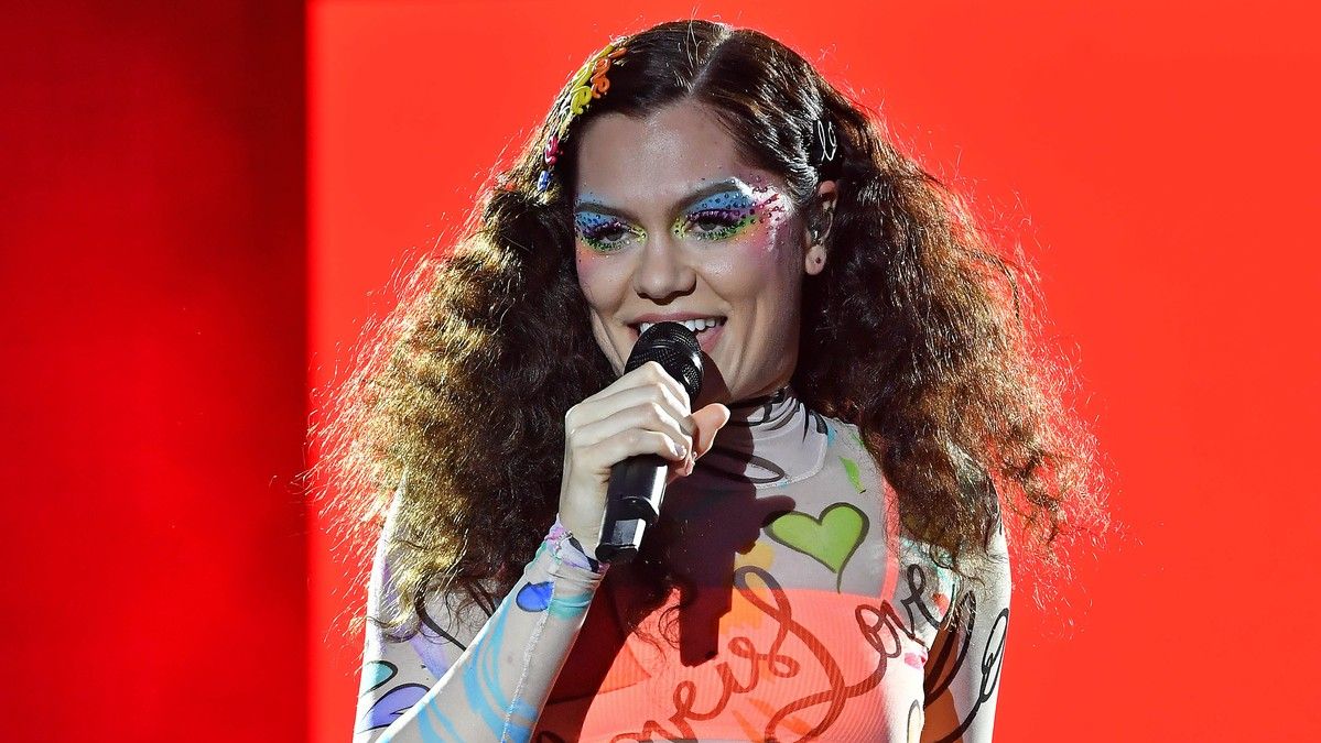 Britská zpěvačka Jessie J oznámila, že má rakovinu prsu