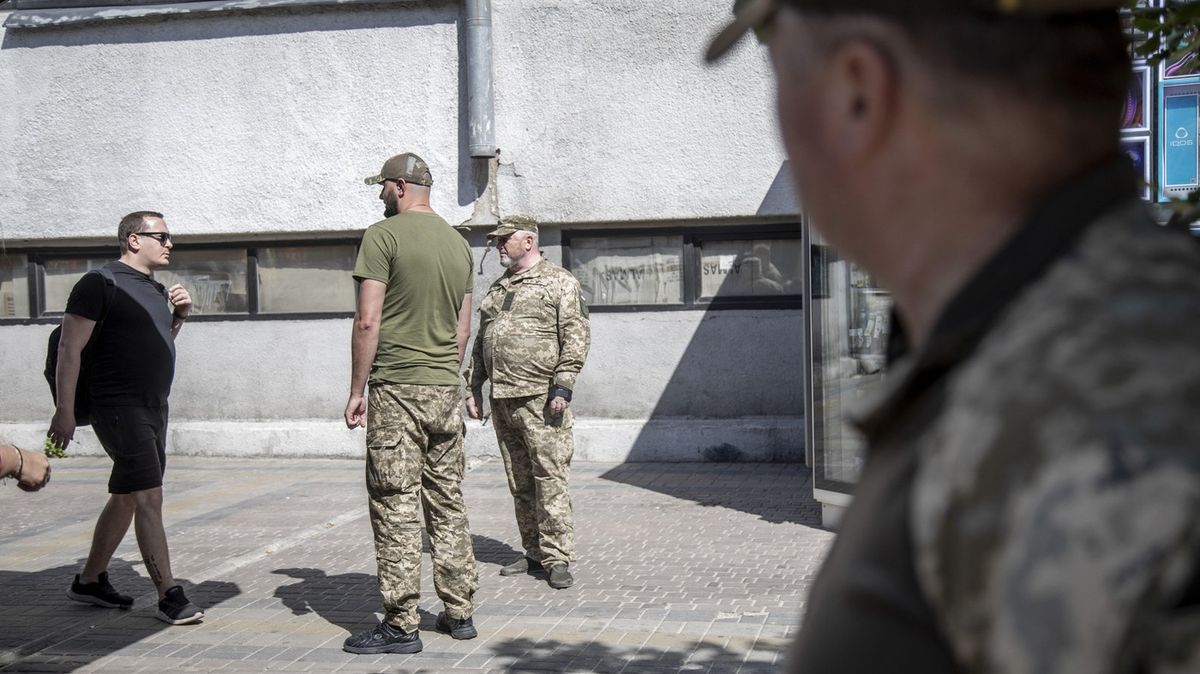 Nepokoje mezi mobilizovanými v Kyjevě. Policie zasahovala v odvodovém centru