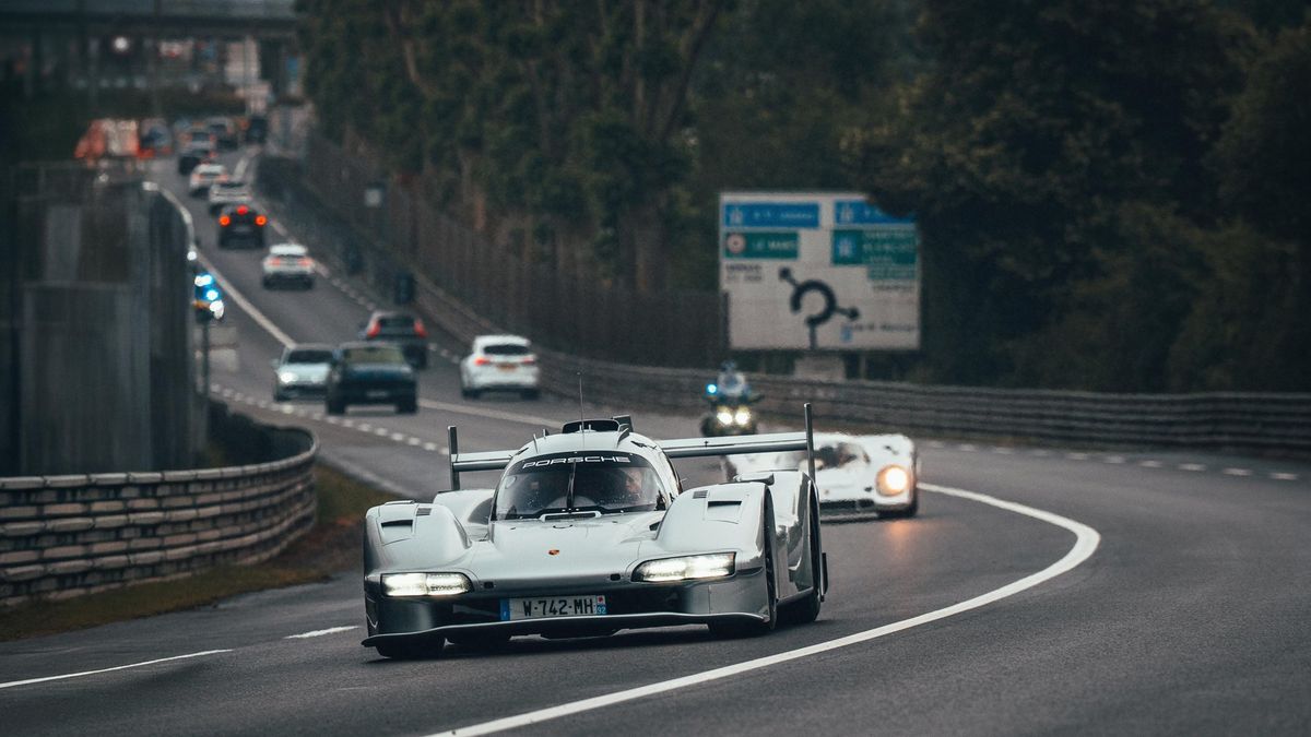 Porsche přestavělo závodní hybrid na unikátní silniční vůz