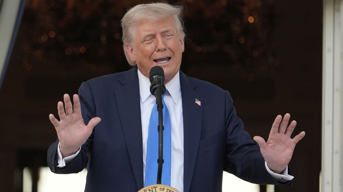 Trump přikázal vyšetřit Bidenovo užívání strojových podpisů