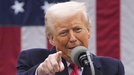Trump se mstí, chce Muskovi zrušit dotace a vládní kontrakty. Ten rovnou ruší USA lety do vesmíru
