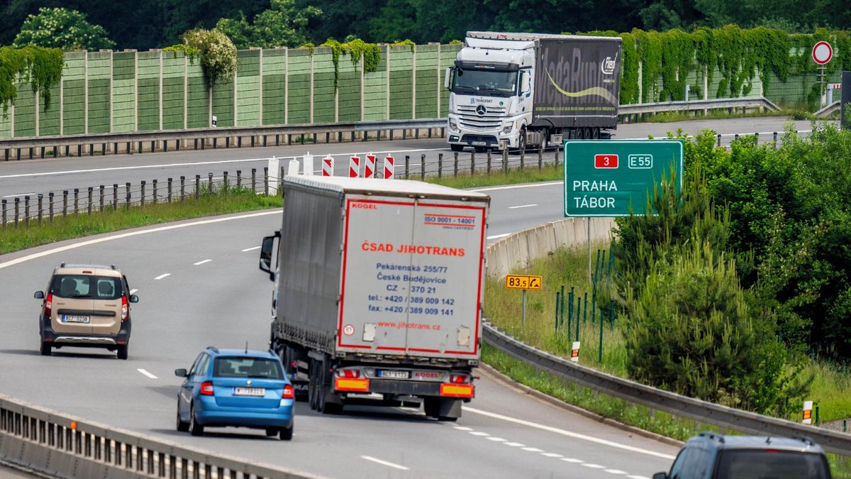 Práce z domova, pomaleji na dálnicích, méně létání. IEA vydala doporučení pro energetickou krizi