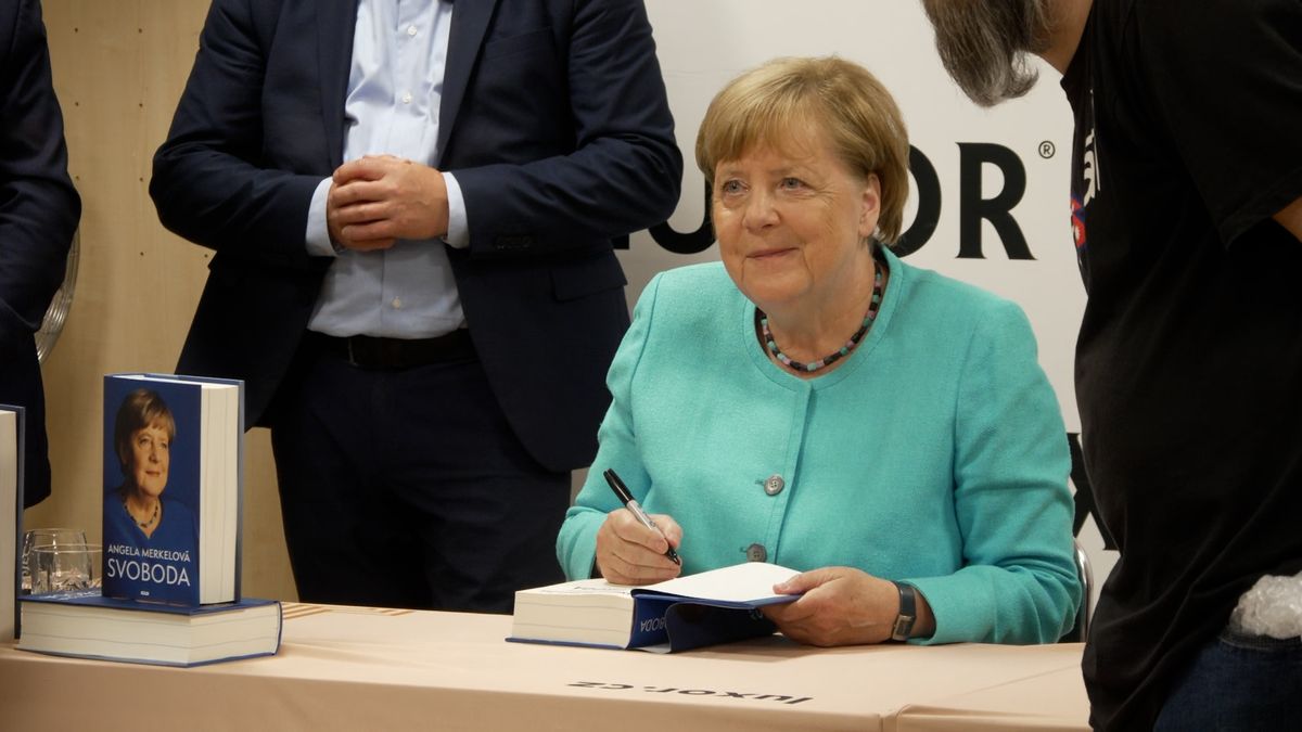 Merkelová v Praze: Putin rozumí jen síle