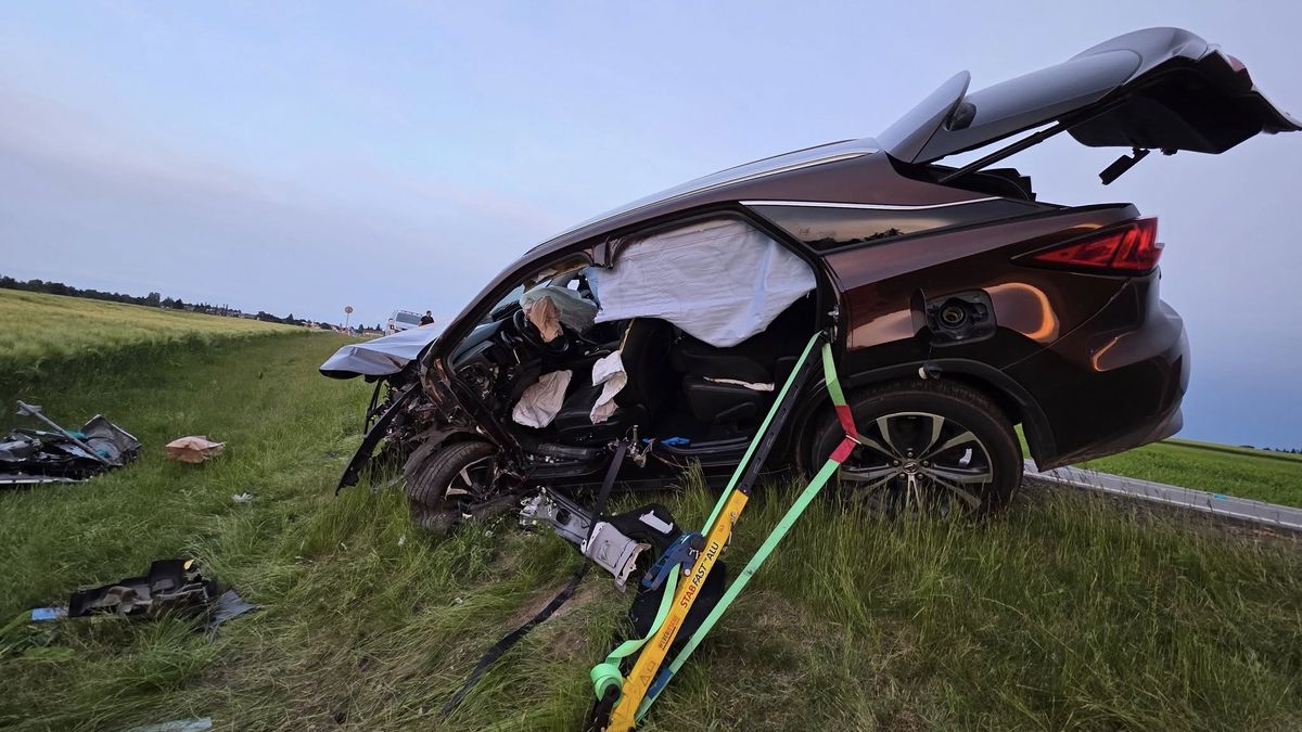 Při nehodě na Rakovnicku zemřel člověk. Druhý vůz měl řídit 58. nejbohatší Čech
