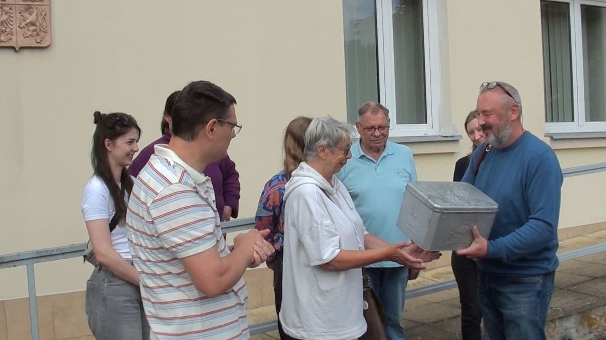 Na půdě v Česku ležely 80 let tisíce fotografií, v Německu vypátrali dceru autorů