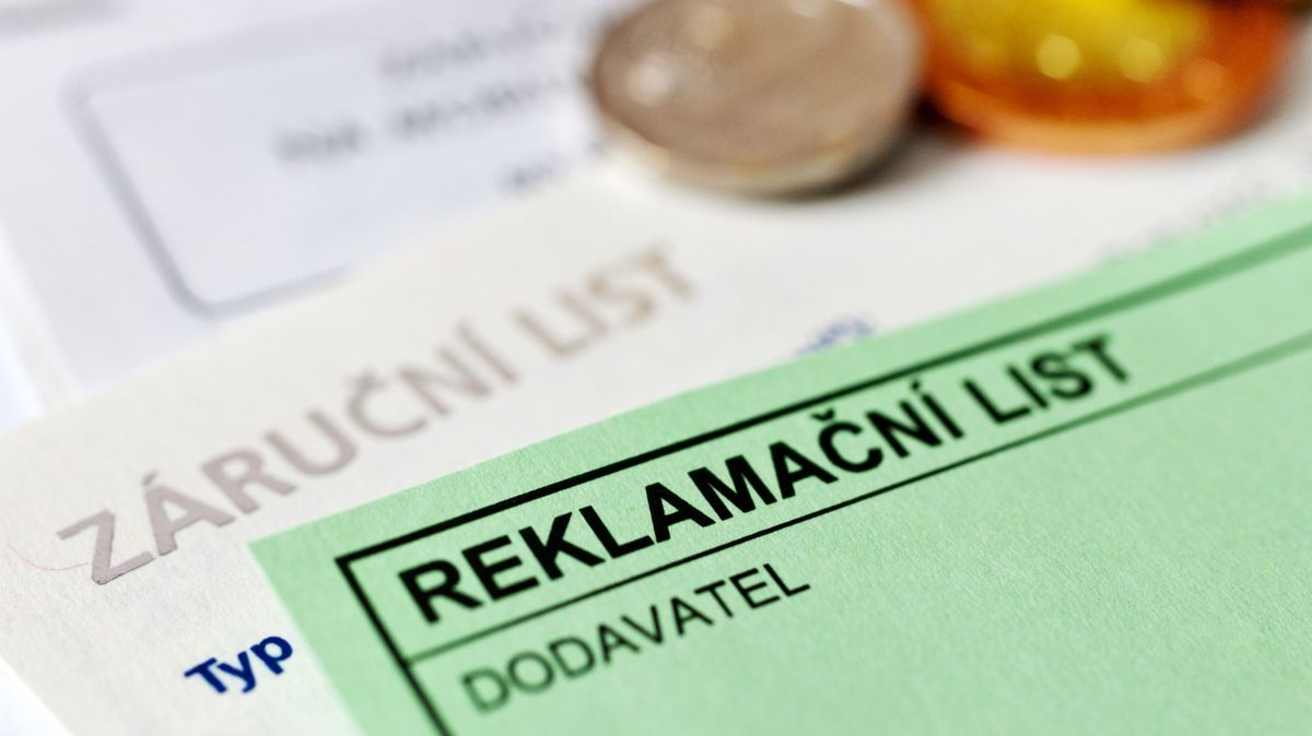 Reklamovat lze i zboží zlevněné kvůli vadě. Má to však svá pravidla