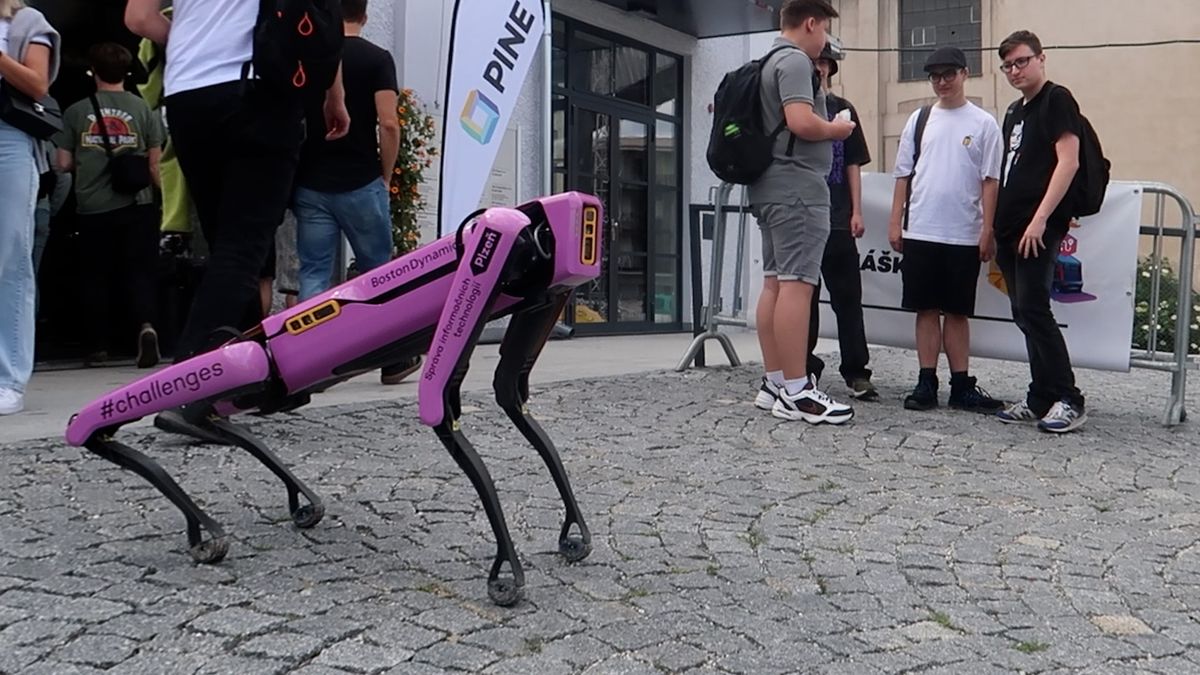 Tesla Cybetruck i dovádějící roboti. Začal festival Inovujeme Plzeň