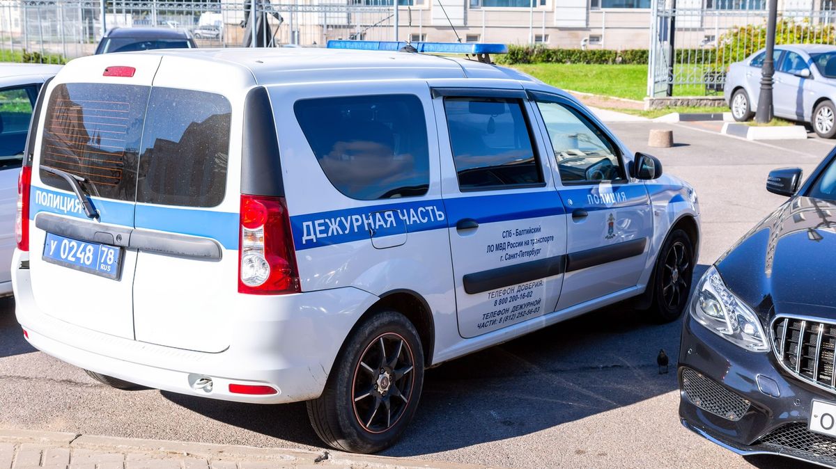 Patnáctiletá Ruska vyhodila z okna v igelitce novorozenou dceru