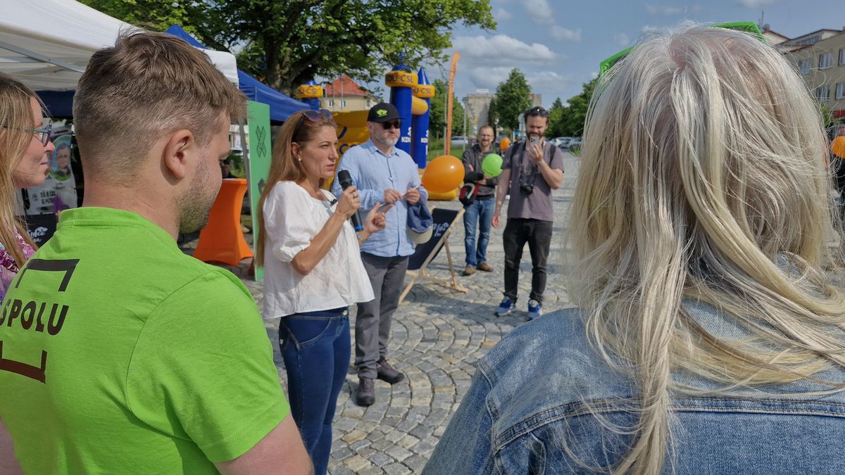 Na budoucí ministryni spravedlnosti křičeli kritici kvůli Ukrajině i bitcoinům. Decroix se na mítinku vytočit nenechala