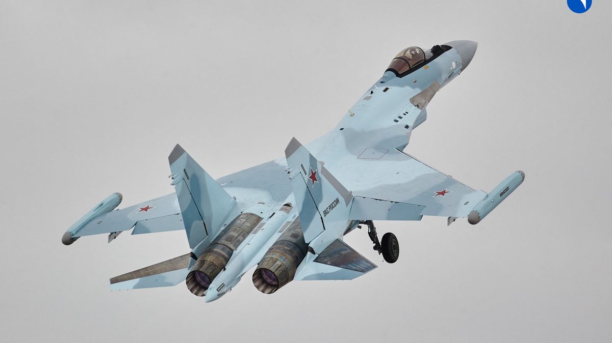 Rusové ztratili Su-35 ve vzdušném boji se starší F-16. Pomohl švédský letoun včasné výstrahy
