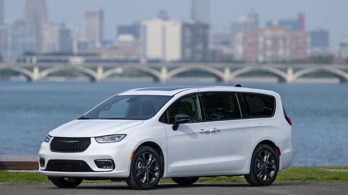 Zmírající Chrysler slaví 100 let, oslavy jsou spíše smutné