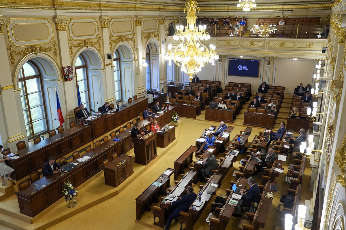 Poprvé přes 300 000 korun. Vrcholní politici si příští rok polepší