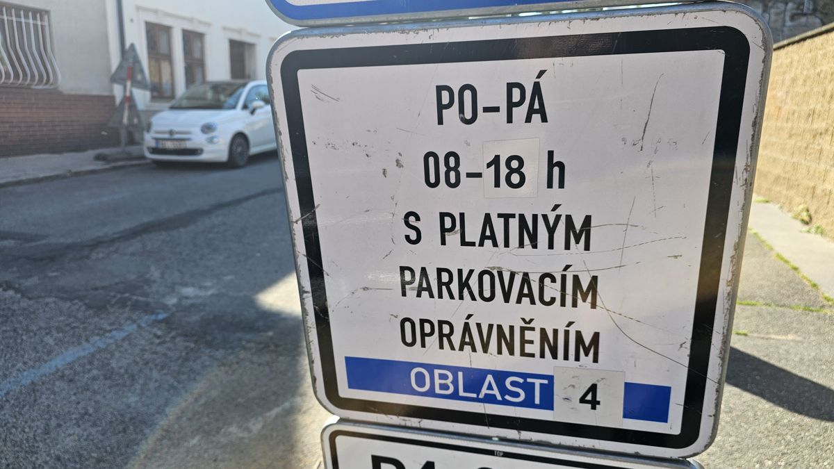 Na modrých zónách řidiči zaplatí i přes noc. Praha 4 chce nový tarif připravit od podzimu