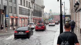 Moskva pod vodou. Za dvě hodiny napršelo stejně jako jindy za měsíc