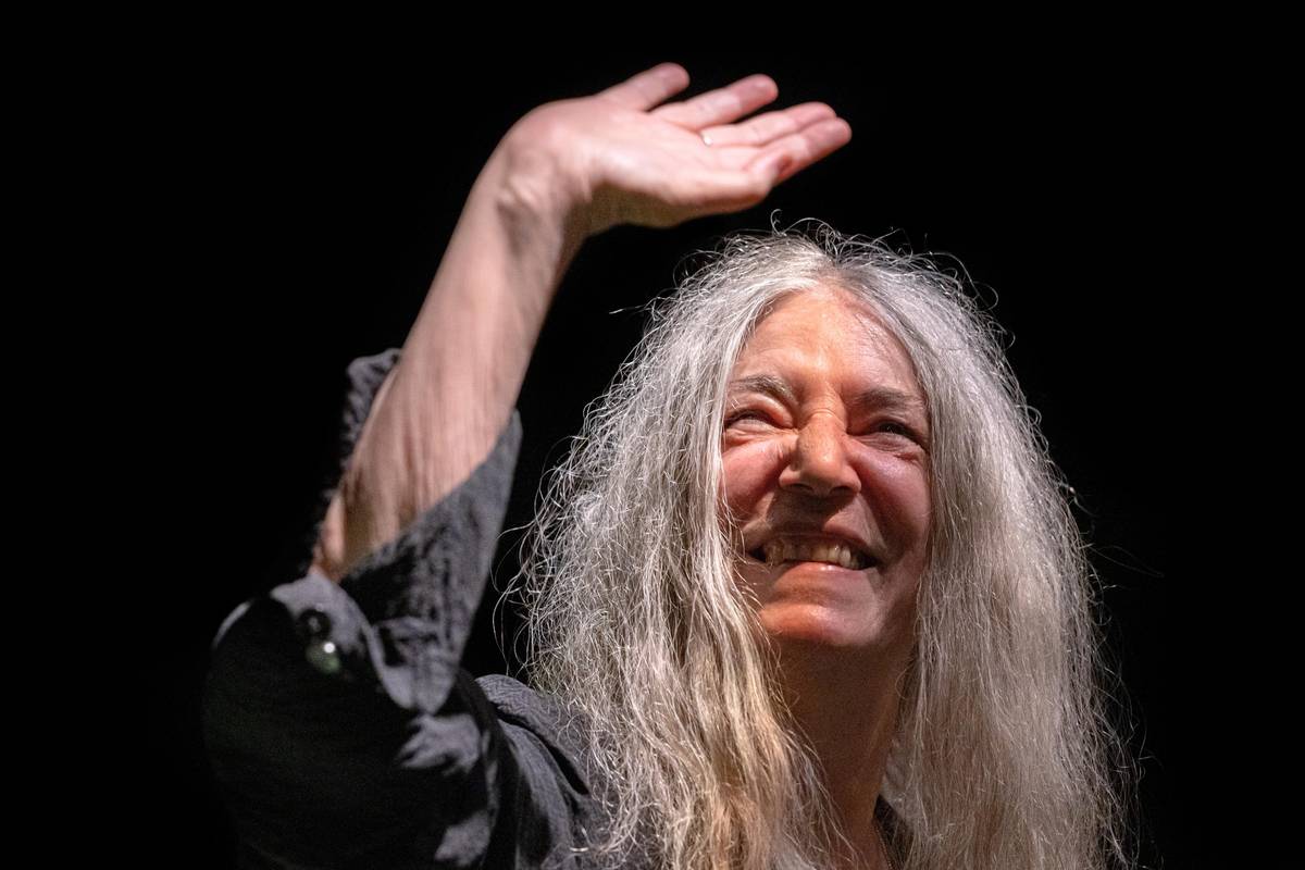 Na zýávěr zpěvačka lidem zamávala