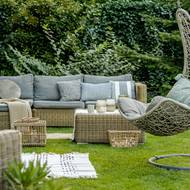 Na chladnější večery je dobré se připravit. Hodit se budou teplé polštáře, deky a přehozy.