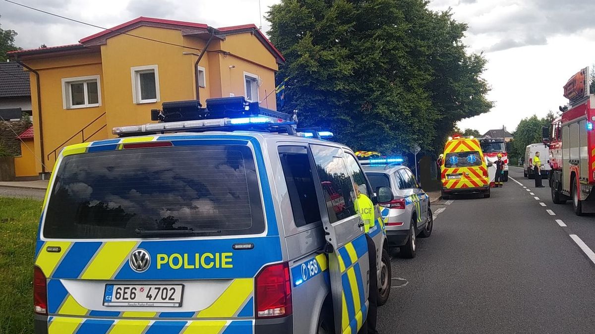 Chodec na Chrudimsku po střetu s autem zemřel