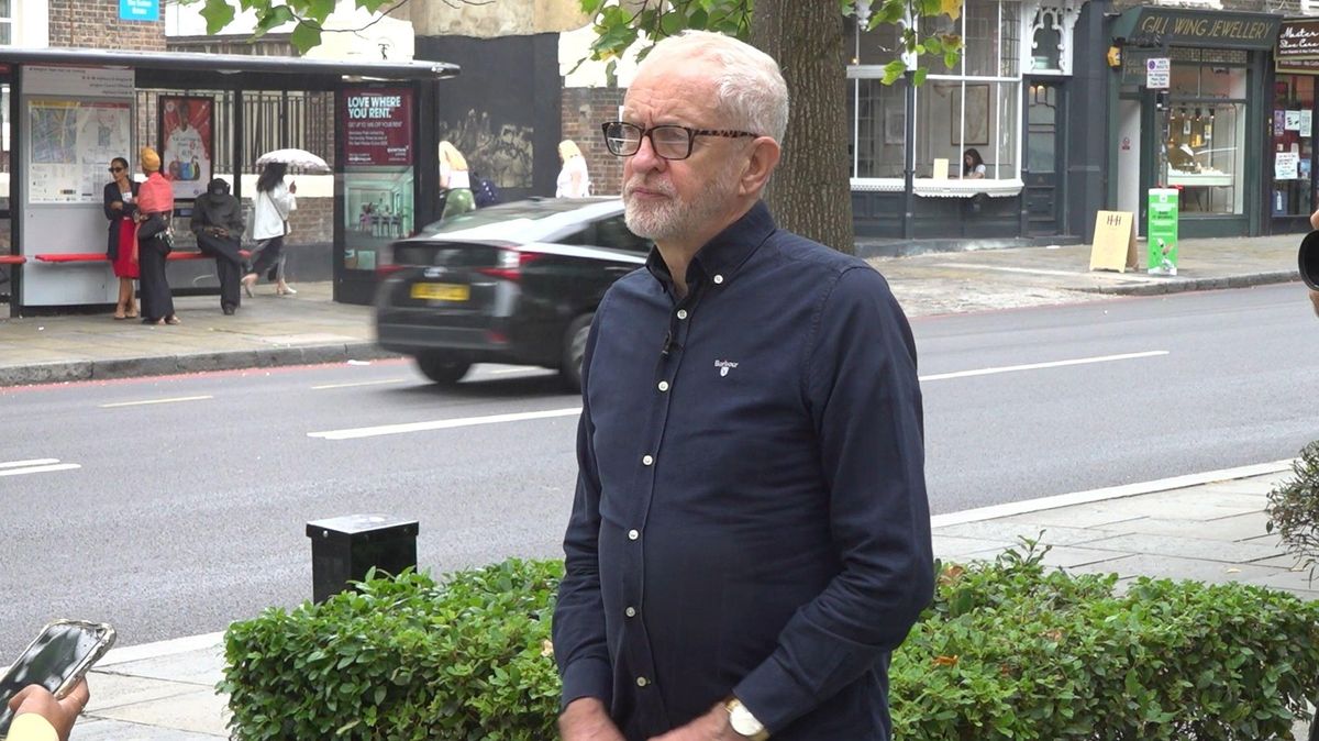 Jeremy Corbyn zakládá novou stranu