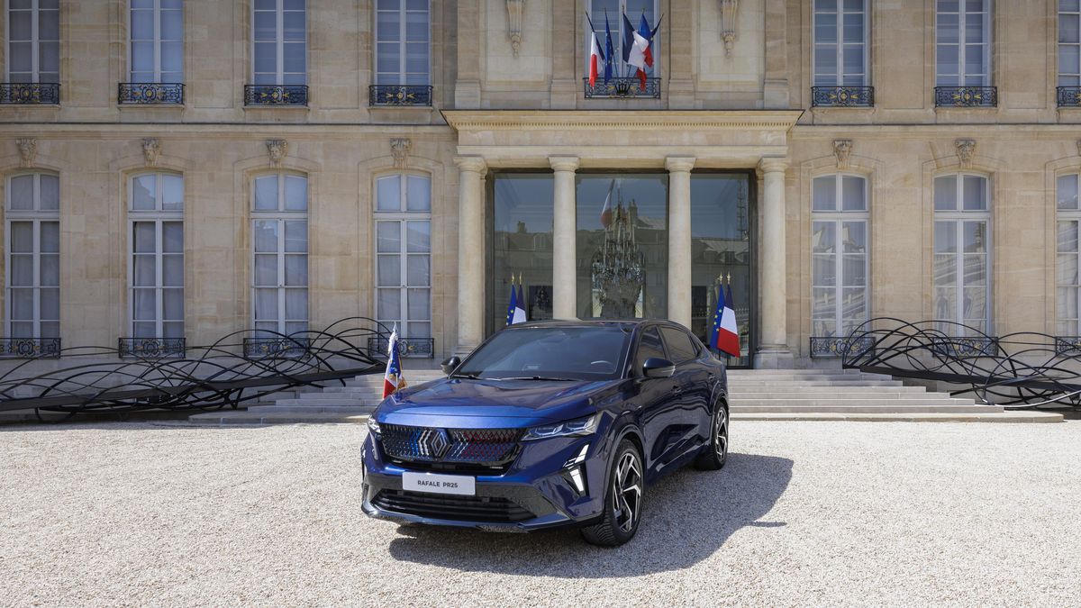 Prezident Macron má nový vůz, pancéřované SUV pohání tříválec 