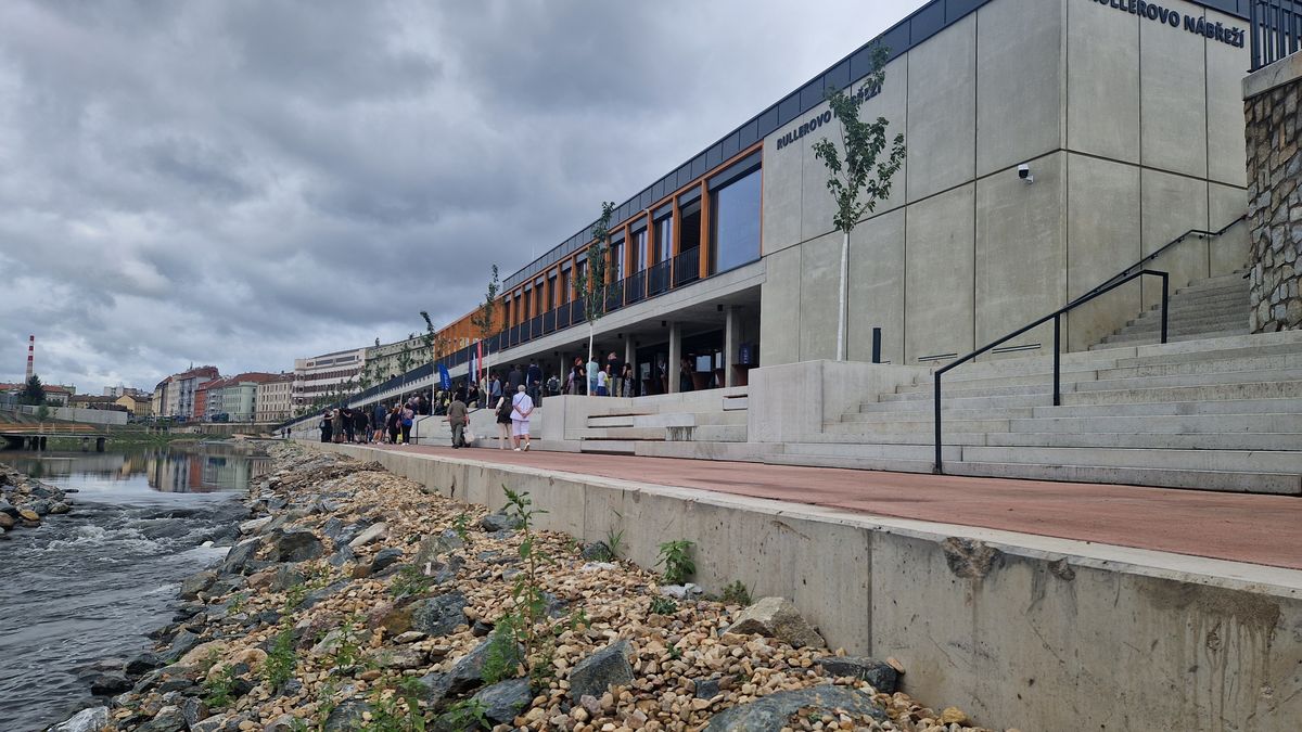 Stavební práce a pak kolaudace. První kávičku na brněnské náplavce si lidé dají možná koncem léta