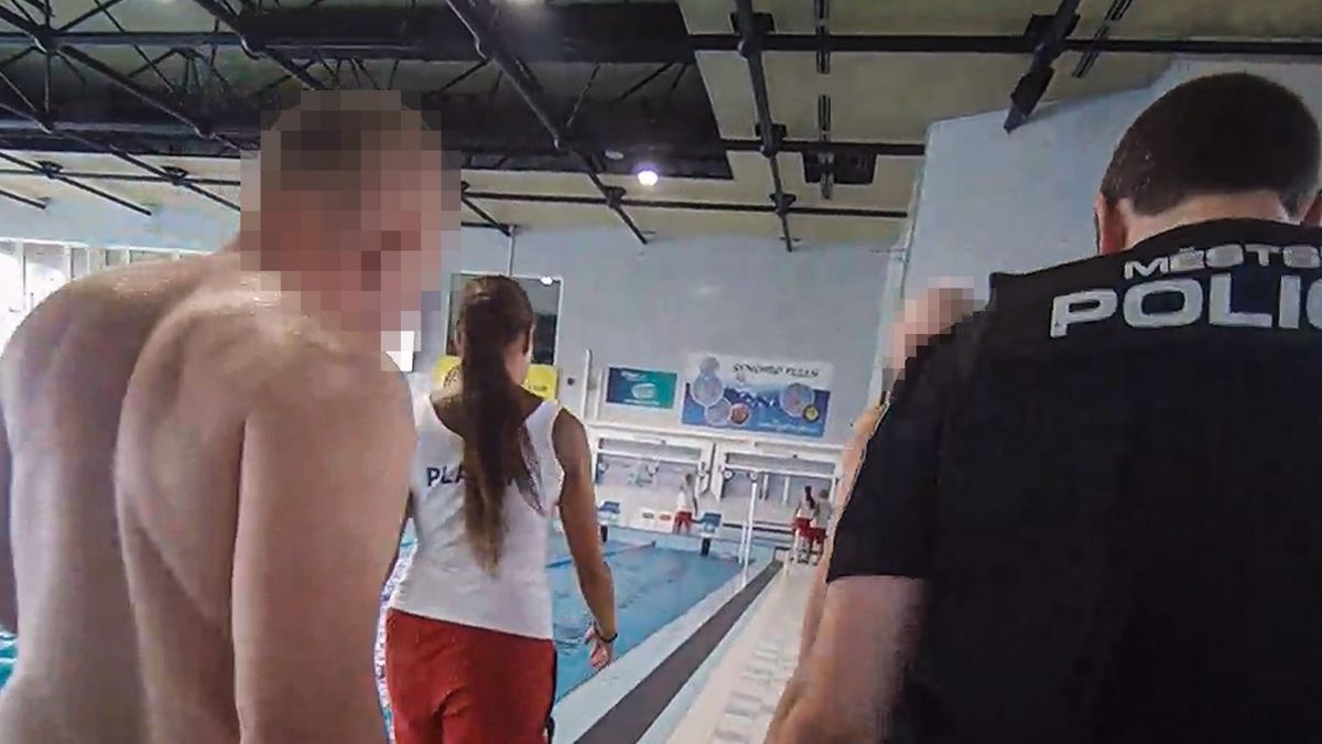 Muži se pohádali v sauně. Jeden druhého pak napadl pěstí
