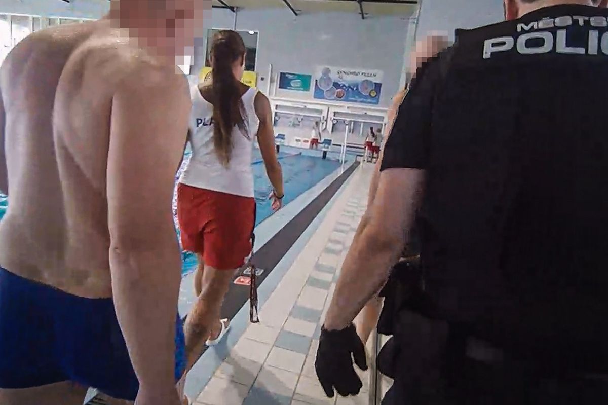Muži se pohádali v sauně. Jeden druhého pak napadl pěstí