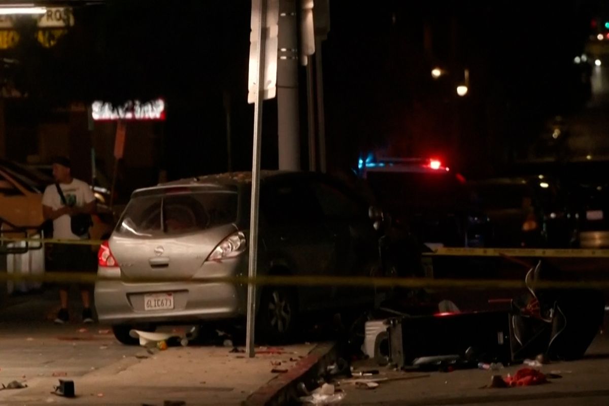 V Los Angeles najel vůz do davu lidí,  přes 20 zraněných