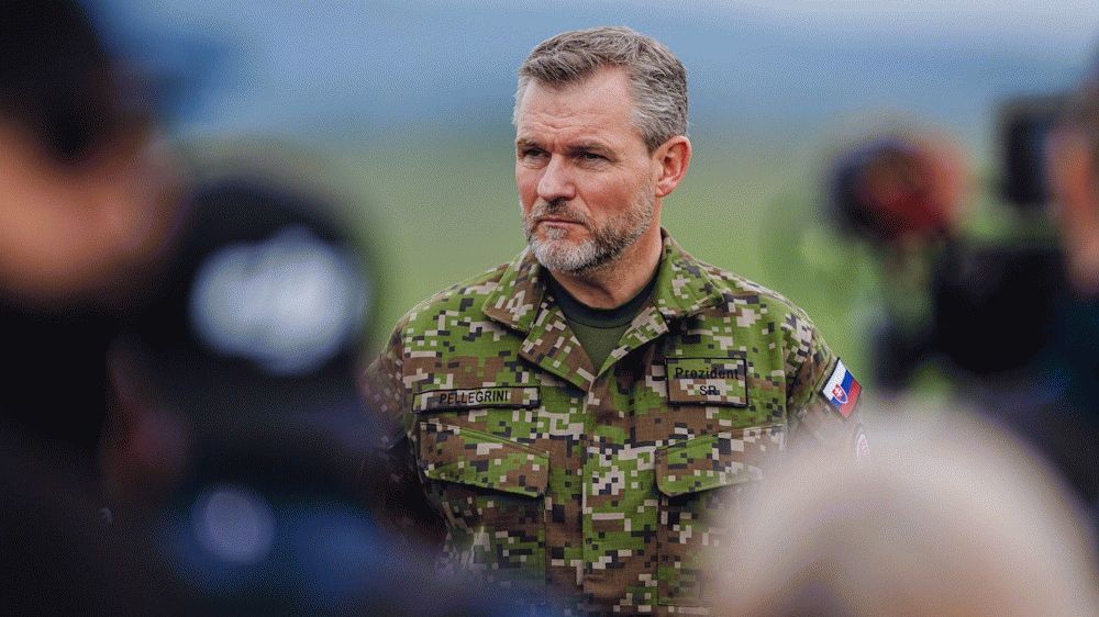 Do cvičení aktivních záloh na Slovensku se pustil prezident s modrou knížkou i poslanec, jenž odmítá bojovat za stát