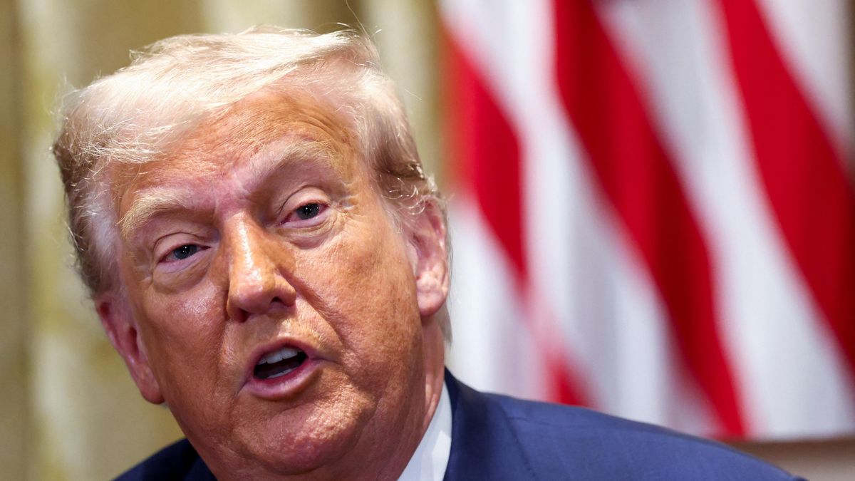 Putin hezky mluví, ale večer všechny bombarduje, řekl Trump. Ukrajině pošle Patrioty