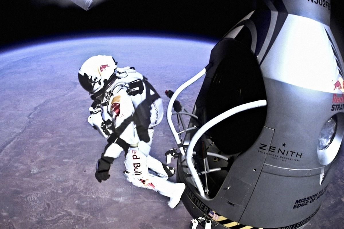 Při nehodě na paraglidu zemřel dobrodruh Baumgartner. Proslavil ho skok ze stratosféry