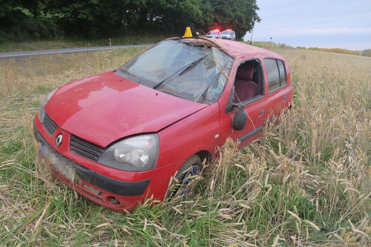 Řidič na Karlovarsku boural. Nadýchal skoro tři promile
