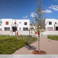 Obecní bytový dům má dvacet devět jednotek o velikosti 1kk až 3kk.