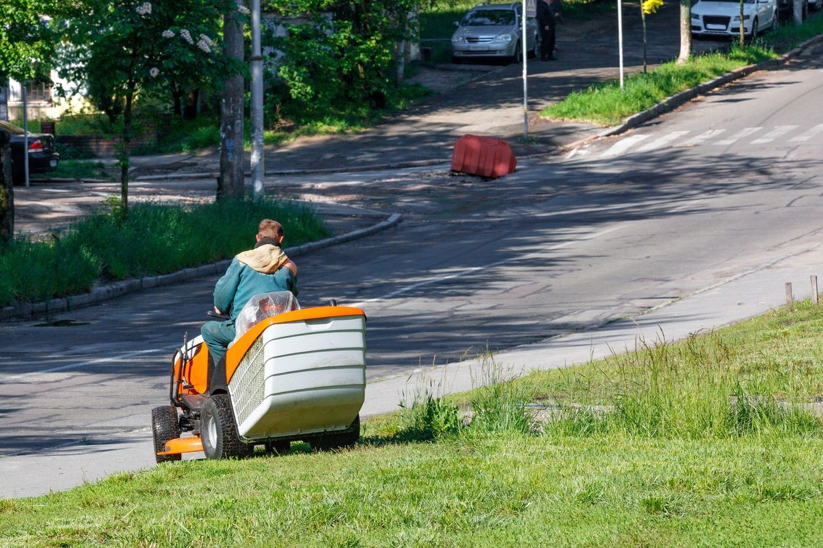 Opilec z Floridy si to na sekačce namířil na dálnici