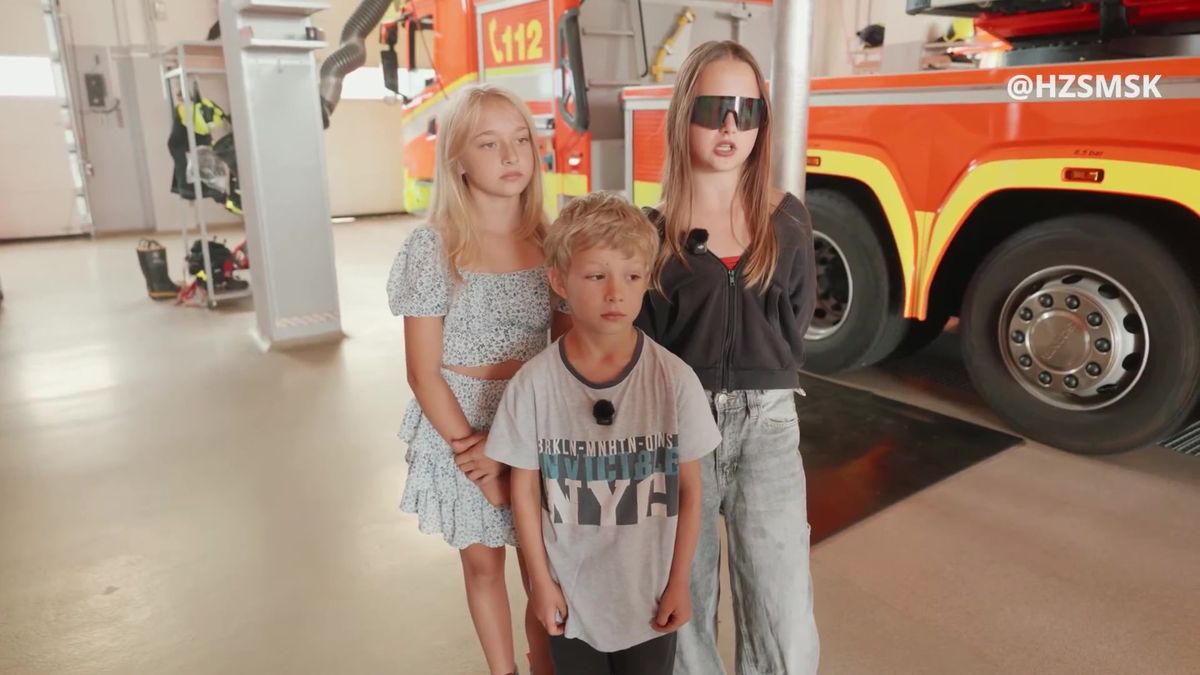 Šly si hrát na hřiště, cestou tři děti zachránily život muži spadlému do jímky