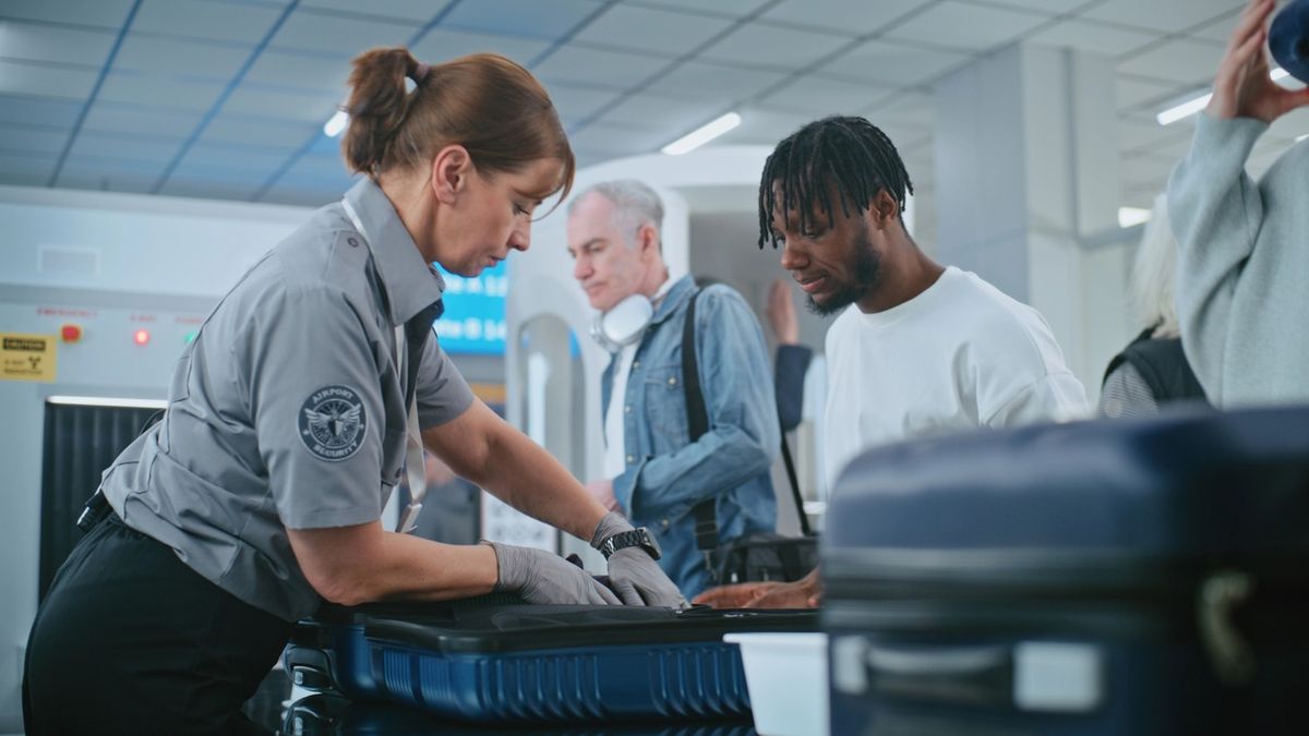 Cestujícím svítá na lepší časy. Evropská letiště změní pravidla pro převážení tekutin
